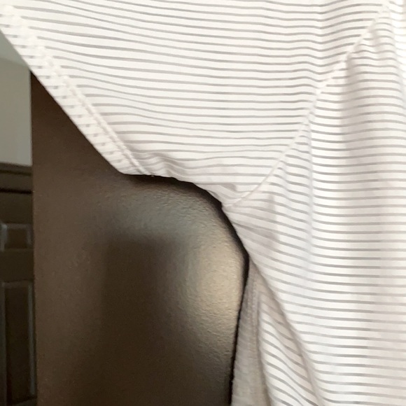 ‼️FREE WITH PURCHASE‼️ Nike Air Tank Top - Picture 2 of 6